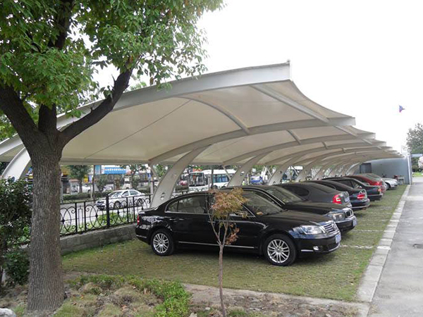 膜結構車棚